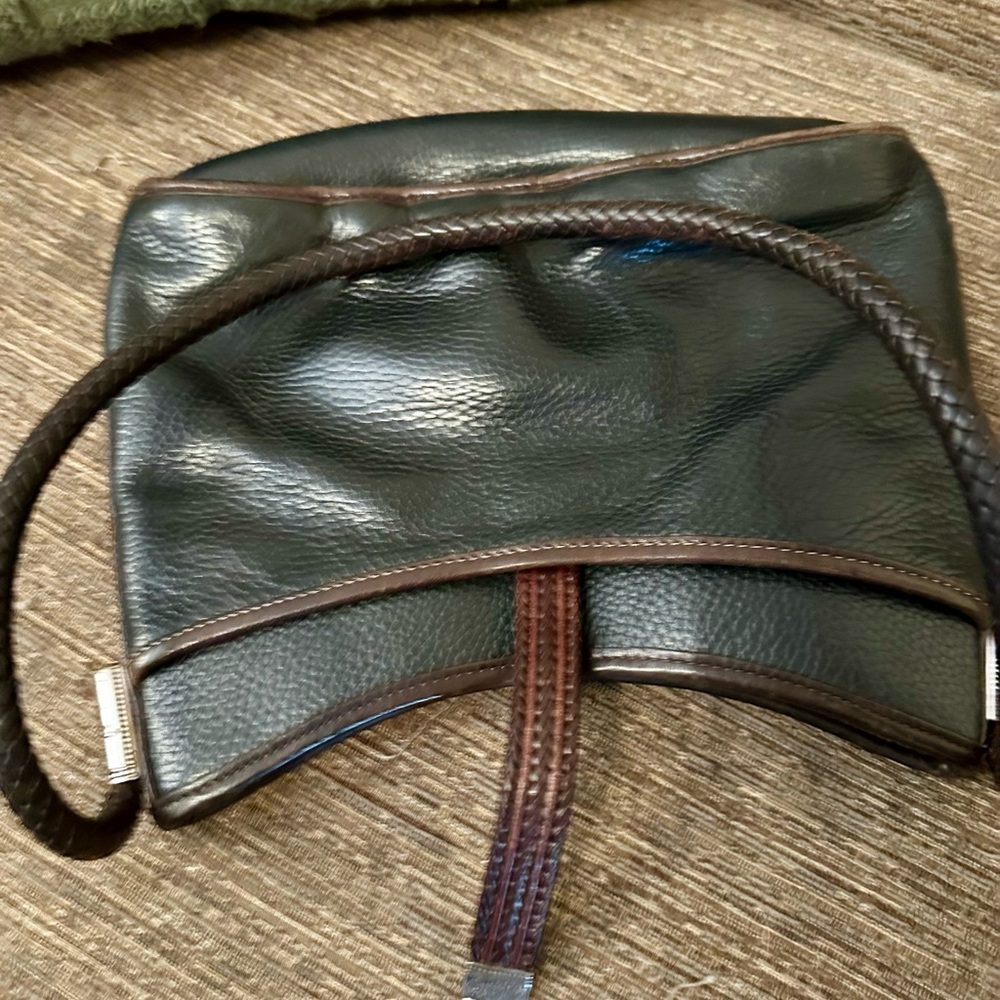 Brighton Elegant Black and Brown Leather Shoulder Bag - Picture 8 of 9